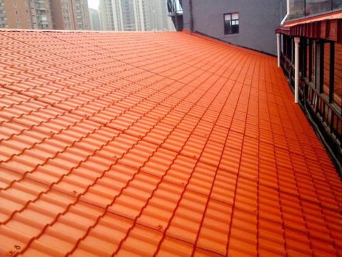 樹脂瓦與琉璃瓦 別墅屋頂新型建材與機(jī)械設(shè)備應(yīng)用探析